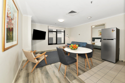 Central Melbourne Charm: 1BR Furnished Gem